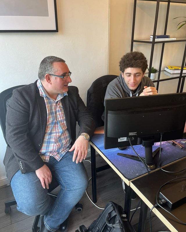 Jack, one of Make a Difference Marketing web designers with Steven, a client/trainee with Start Digital Training